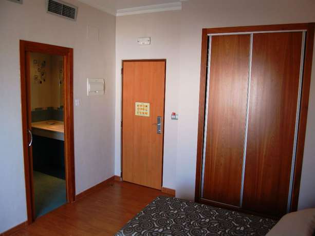 Imagen de la habitación del Hotel Almoradi. Foto 14