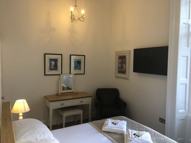 Imagen de la habitación del Hotel Almorah hotel. Foto 3