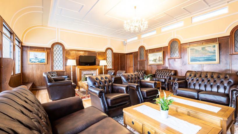 Imagen de los interiores del Hotel Almorah hotel. Foto 20