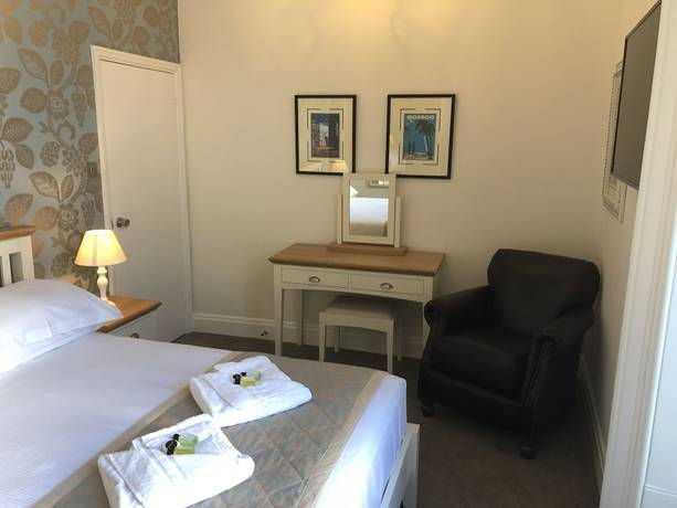 Imagen de la habitación del Hotel Almorah hotel. Foto 13