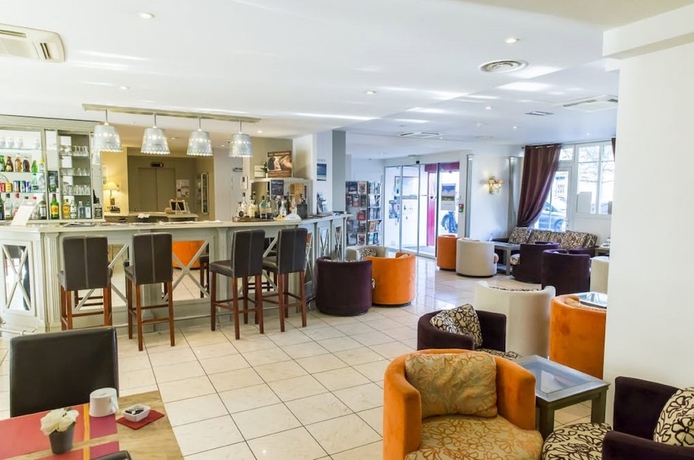 Imagen de los interiores del Hotel Almoria. Foto 19