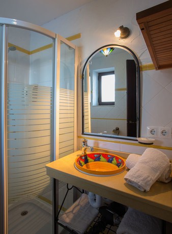 Imagen de la habitación del Hotel Al-mudawar. Foto 17
