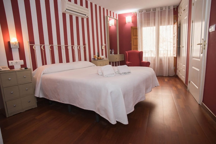 Imagen de la habitación del Hotel Almunia. Foto 4