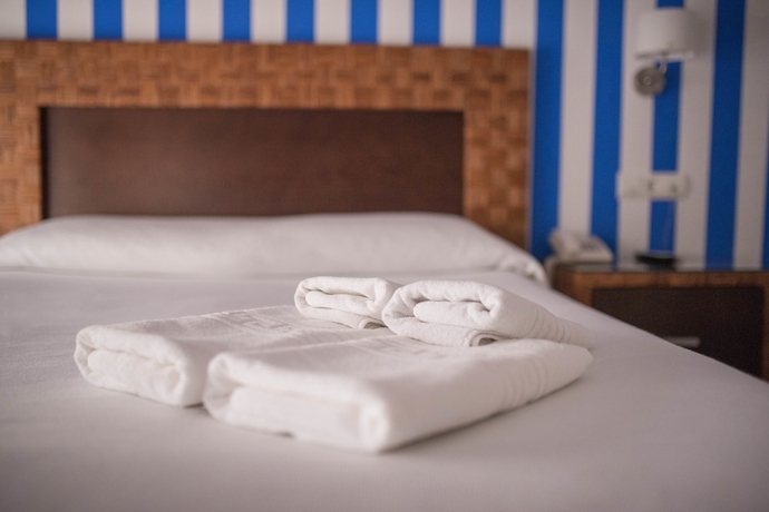 Imagen de la habitación del Hotel Almunia. Foto 5