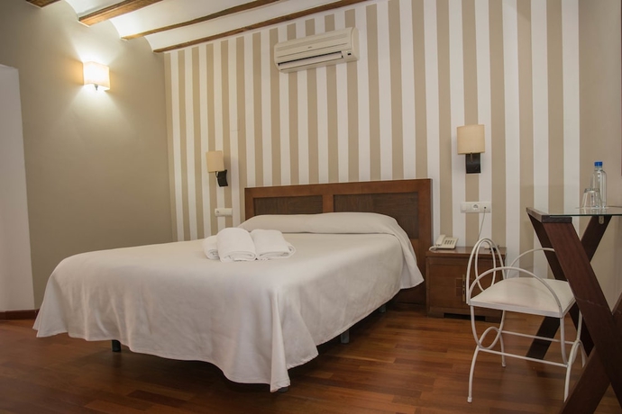 Imagen de la habitación del Hotel Almunia. Foto 11