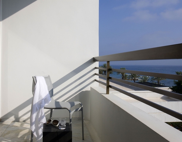 Imagen de la habitación del Hotel Almyra. Foto 6