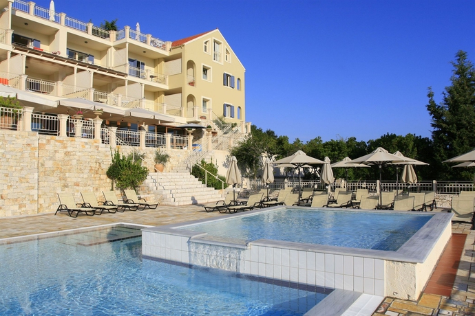 Imagen de la piscina del Hotel Almyra, Fiskardo. Foto 13