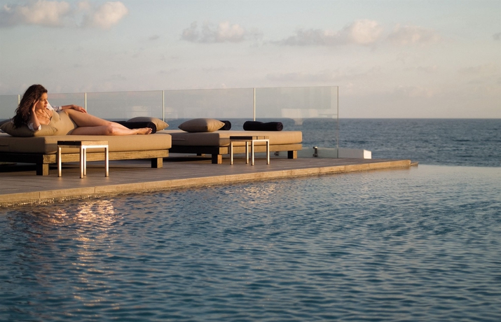 Imagen de la piscina del Hotel Almyra, Paphos. Foto 14