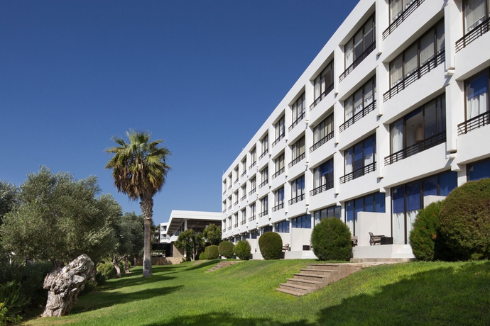 Imagen de los exteriores del Hotel Almyra, Paphos. Foto 10