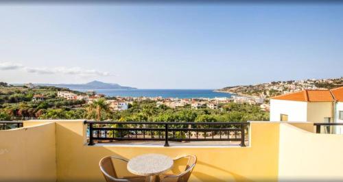 Imagen de la habitación del Hotel Almyrida Bay. Foto 8
