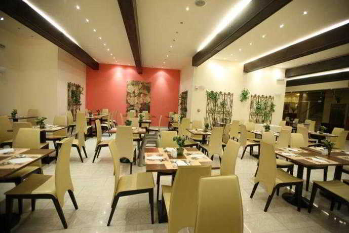 Imagen del bar/restaurante del Hotel Almyros Beach Resort. Foto 2
