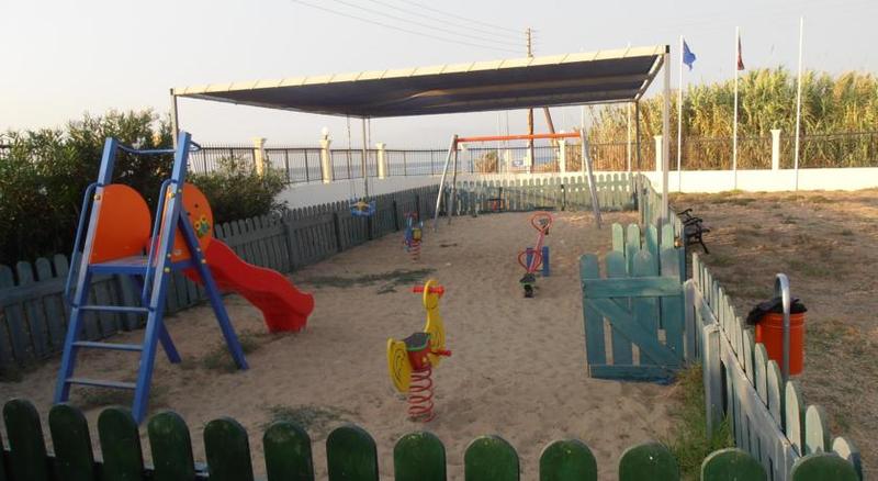 Imagen de los exteriores del Hotel Almyros Beach Resort. Foto 8