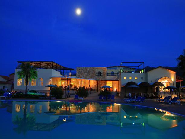 Imagen de la piscina del Hotel Almyros Beach Resort. Foto 13