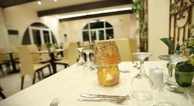 Imagen del bar/restaurante del Hotel Almyros Beach Resort. Foto 5