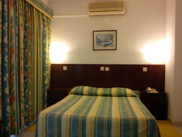 Imagen de la habitación del Hotel Alnacir. Foto 4