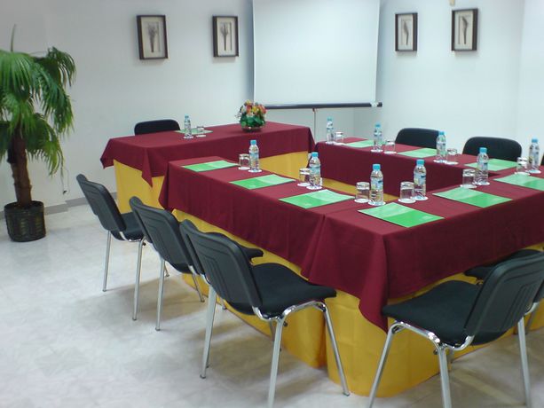 Imagen de los interiores del Hotel Alnacir. Foto 13