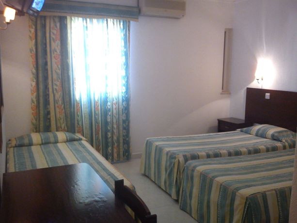 Imagen de la habitación del Hotel Alnacir. Foto 6