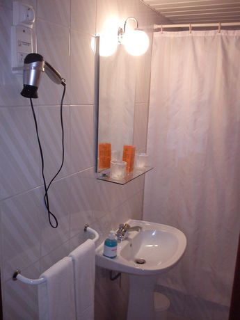 Imagen de la habitación del Hotel Alnacir. Foto 7