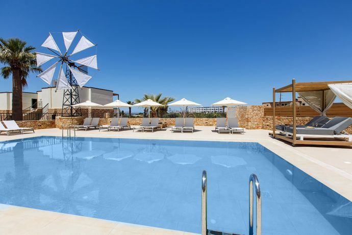Imagen de la piscina del Hotel Aloe Boutique. Foto 17