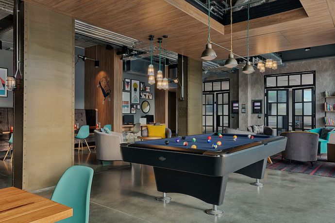 Imagen de los interiores del Hotel Aloft Aberdeen TECA. Foto 14