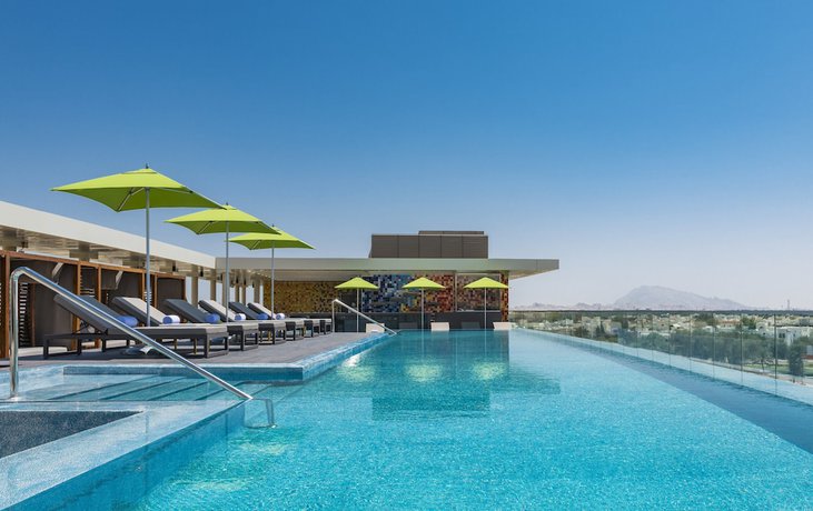 Imagen de la piscina del Hotel Aloft Al Ain. Foto 11