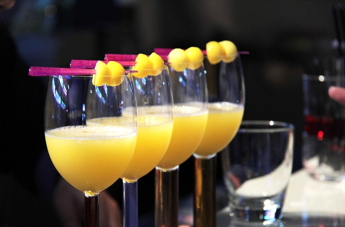 Imagen del bar/restaurante del Hotel Aloft Bangkok Sukhumvit 11. Foto 9