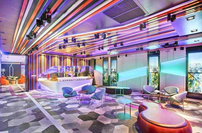 Imagen de los interiores del Hotel Aloft Bangkok Sukhumvit 11. Foto 14