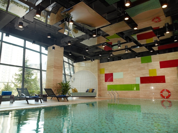Imagen de la piscina del Hotel Aloft Beijing, Haidian. Foto 16