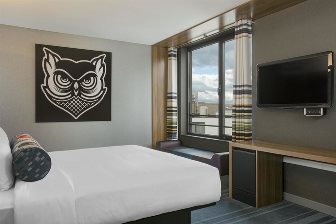 Imagen de la habitación del Hotel Aloft Brussels Schuman. Foto 15