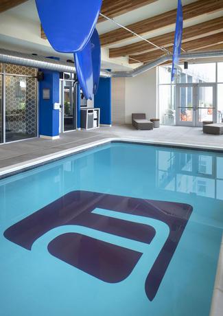 Imagen de la piscina del Hotel Aloft Buffalo Airport. Foto 10
