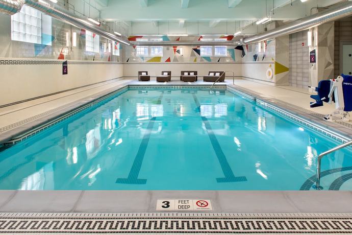 Imagen de la piscina del Hotel Aloft Buffalo Downtown. Foto 20