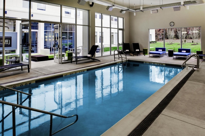 Imagen de la piscina del Hotel Aloft Bwi Baltimore Washington International Airport. Foto 16