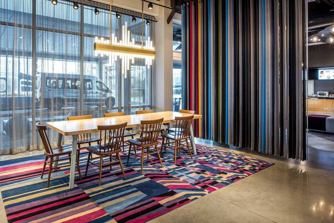 Imagen de los interiores del Hotel Aloft Charlotte Ballantyne. Foto 16