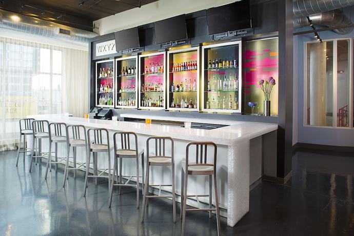 Imagen del bar/restaurante del Hotel Aloft Charlotte City Center. Foto 5