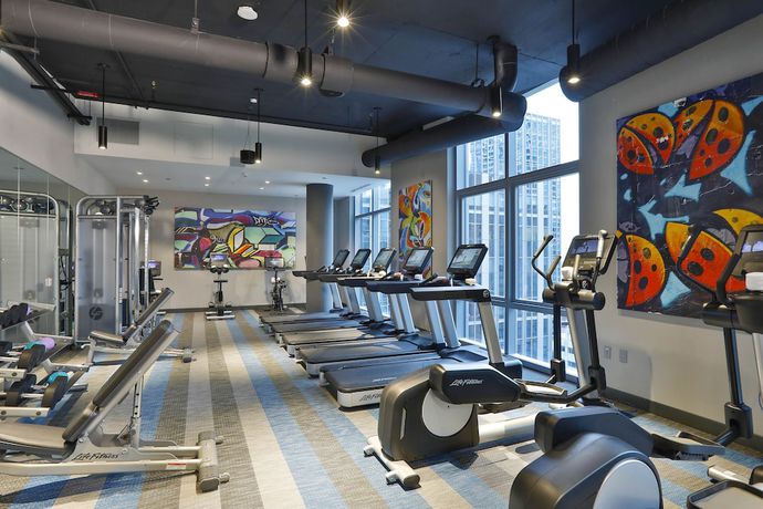Imagen de los interiores del Hotel Aloft Chicago Mag Mile. Foto 17