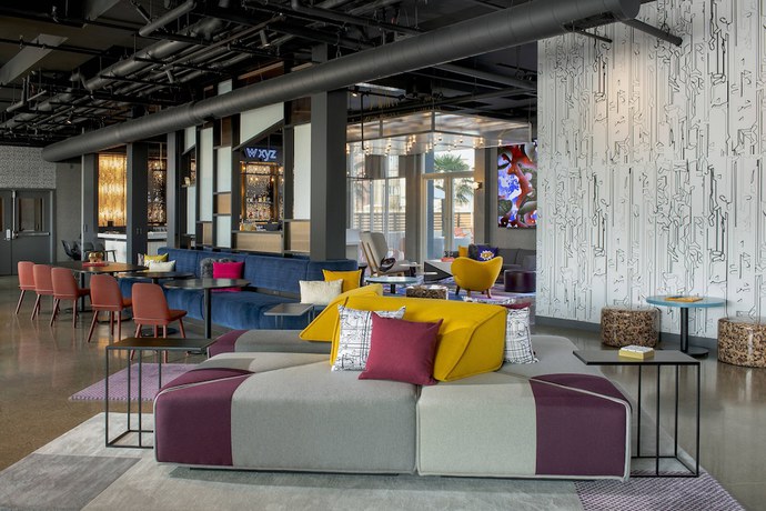 Imagen de los interiores del Hotel Aloft Cincinnati West Chester. Foto 12