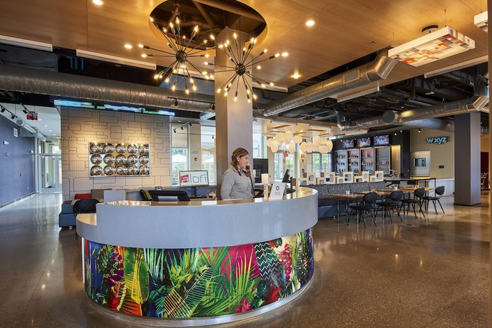 Imagen de los interiores del Hotel Aloft Cleveland Airport. Foto 18