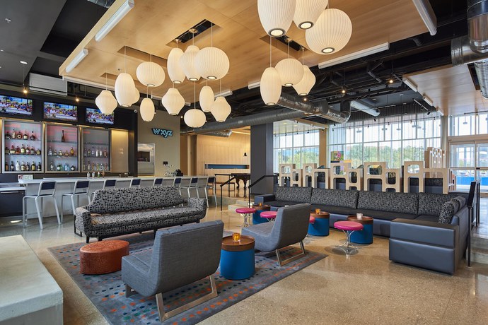 Imagen del bar/restaurante del Hotel Aloft Cleveland Airport. Foto 2