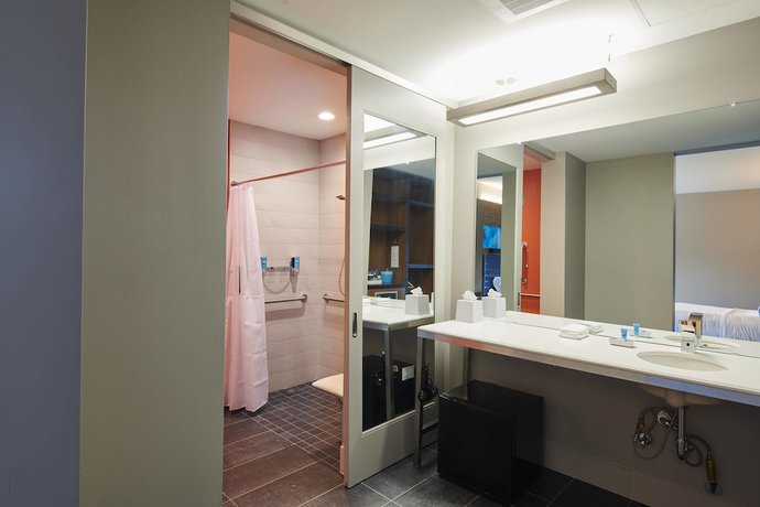 Imagen de la habitación del Hotel Aloft Cleveland Airport. Foto 15