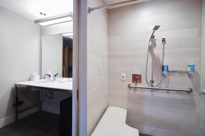 Imagen de la habitación del Hotel Aloft Cleveland Airport. Foto 16