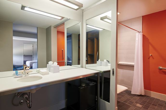 Imagen de la habitación del Hotel Aloft Cleveland Airport. Foto 17
