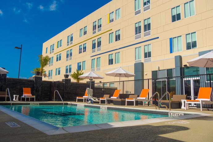 Imagen de la piscina del Hotel Aloft Corpus Christi. Foto 9