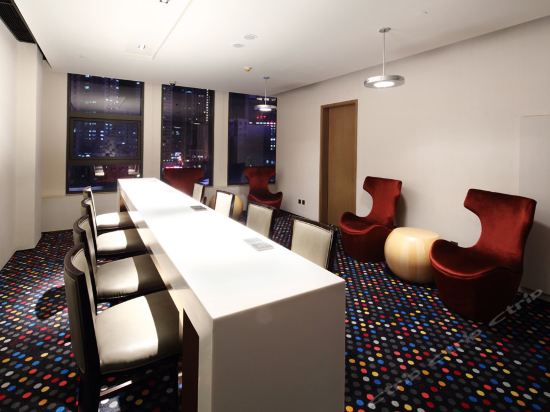 Imagen de los interiores del Hotel Aloft Dalian. Foto 17