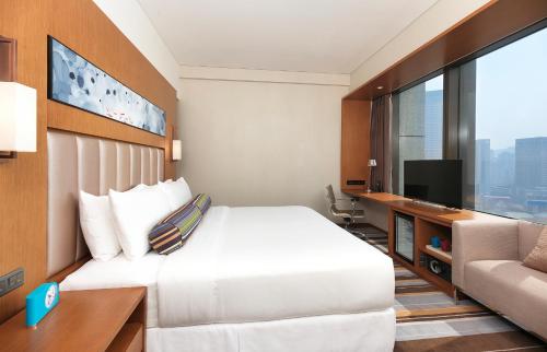 Imagen de la habitación del Hotel Aloft Dalian. Foto 13