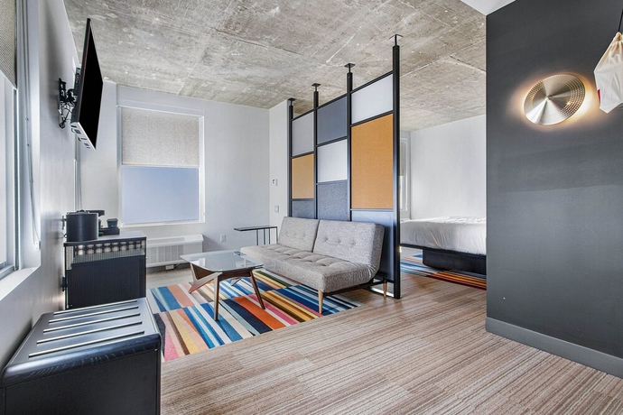 Imagen de la habitación del Hotel Aloft Delray Beach. Foto 15