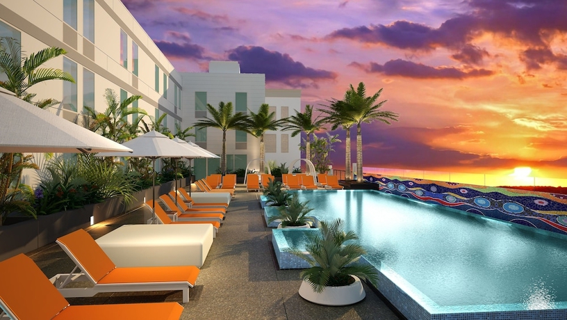 Imagen de la piscina del Hotel Aloft Delray Beach. Foto 19