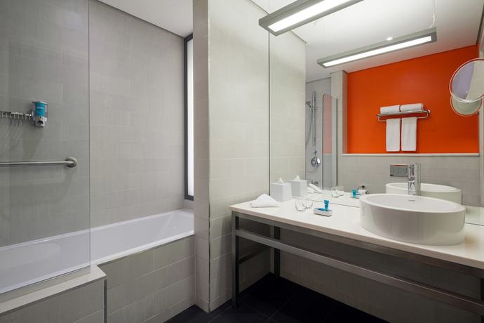 Imagen de la habitación del Hotel Aloft Dhahran. Foto 2