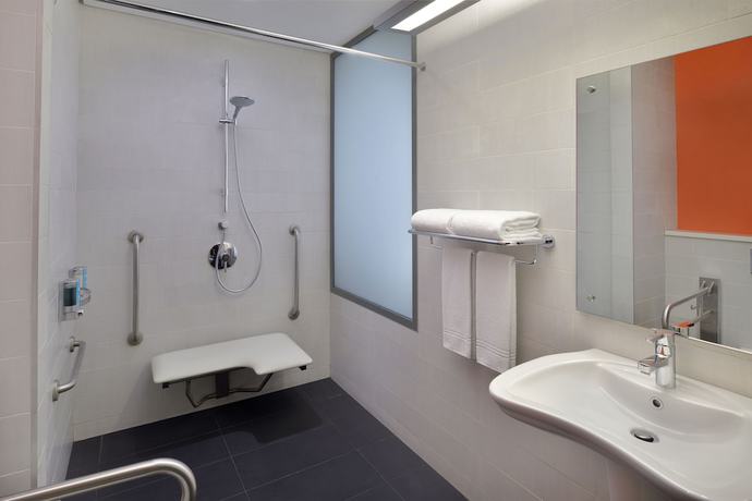 Imagen de la habitación del Hotel Aloft Dhahran. Foto 11