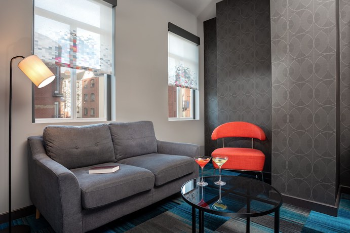 Imagen de la habitación del Hotel Aloft Dublin City. Foto 10
