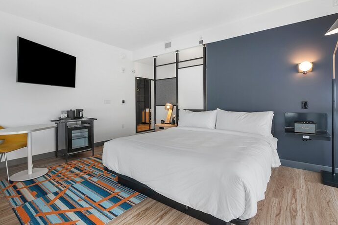 Imagen de la habitación del Hotel Aloft Fort Lauderdale Airport. Foto 16